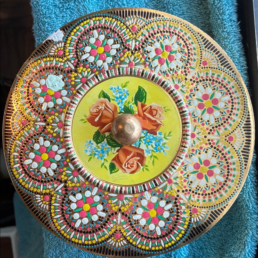 Daher England Mid Century Embossed Metal Container w Vintage WiredFlowers